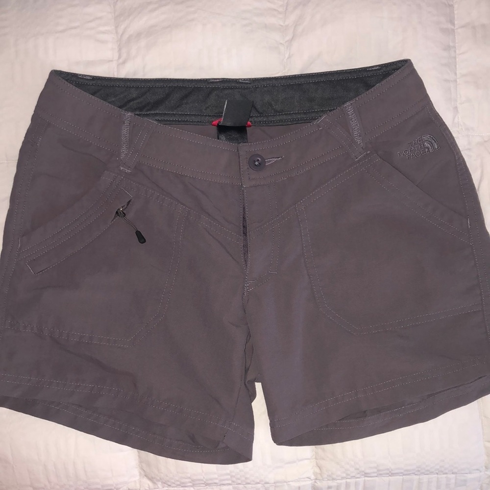 North Face shorts size 4. Great pre owned condition!
